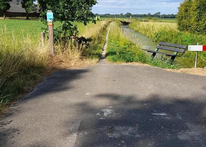 De Veldhoeve Vakantieboerderij *